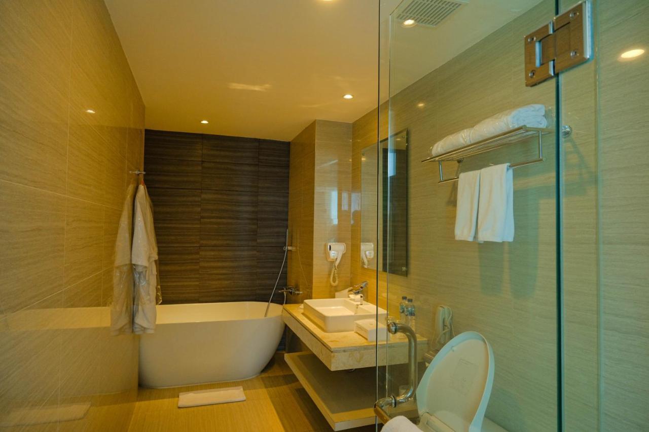 Platinum Adisucipto Hotel & Conference Center Kalasan Exterior photo