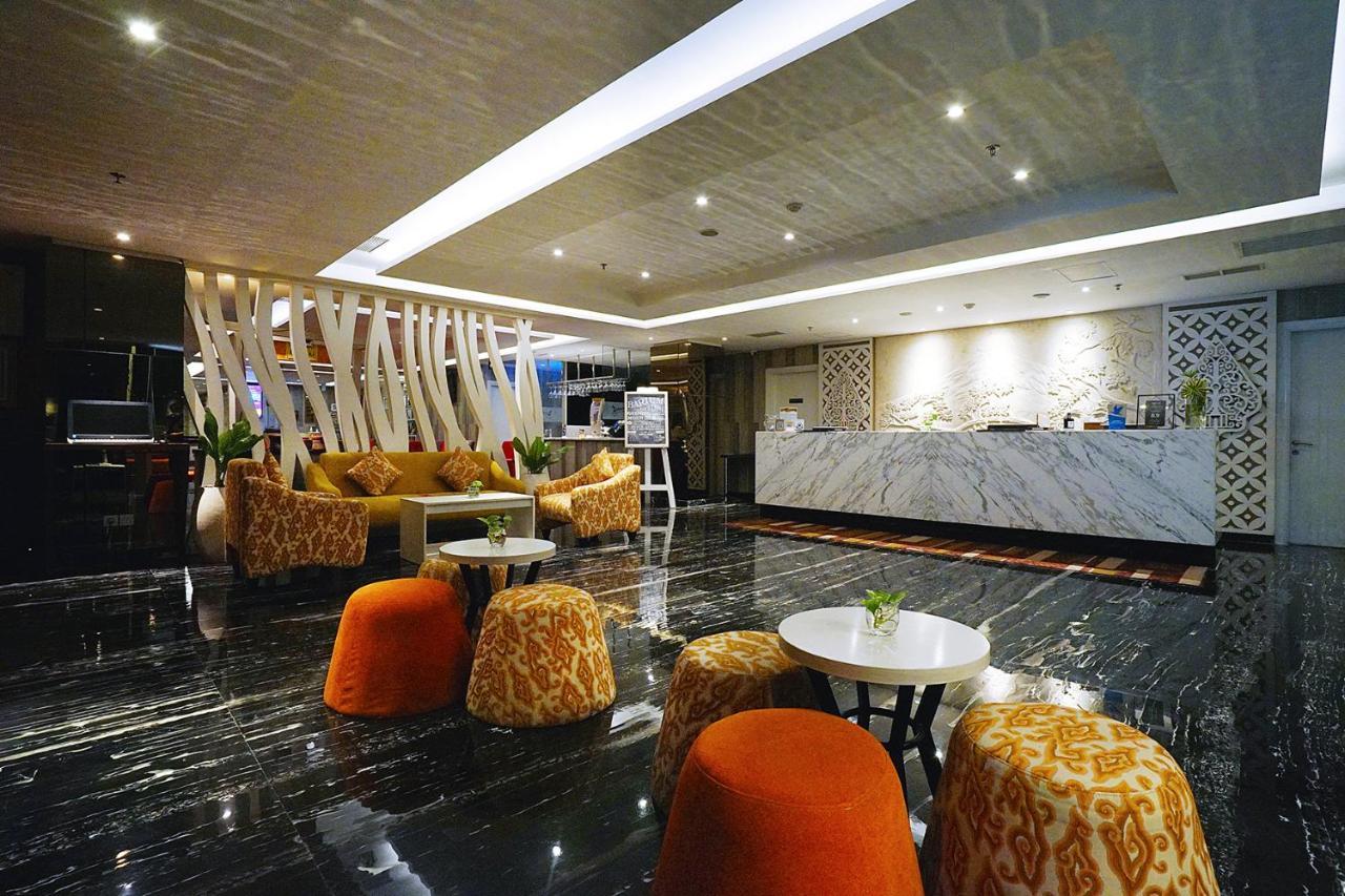 Platinum Adisucipto Hotel & Conference Center Kalasan Exterior photo