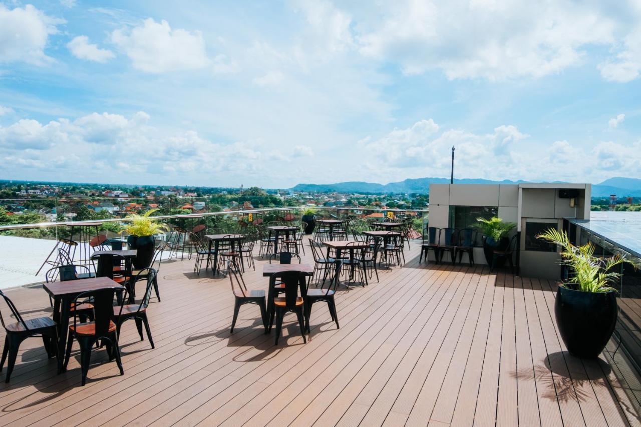 Platinum Adisucipto Hotel & Conference Center Kalasan Exterior photo